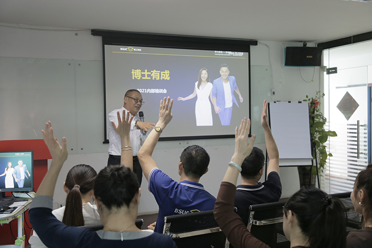 大家積極發(fā)言，氣氛活躍
